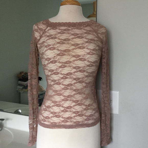 ❌SOLD❌ Powder Pink Lace top - Picture 2 of 5